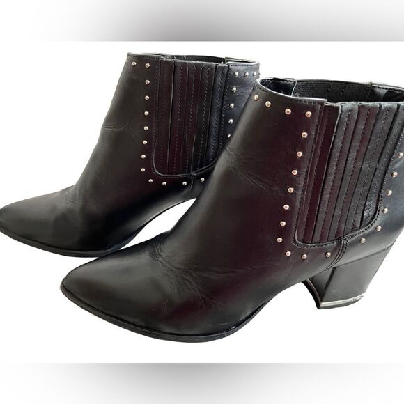 Michael Michael Kors Gemma black Leather
Mid Booties size 6 - Picture 4 of 8